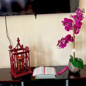 Burgundy group set for someone to enjoy all these pieces come together.